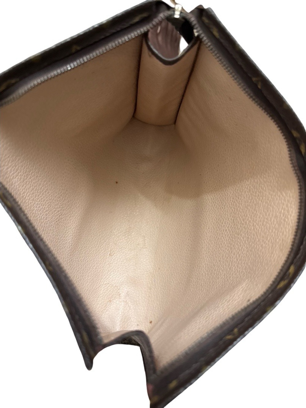 Louis Vuitton Monogram Canvas Toiletry in Brown and Tan Crossbody Shoulder Bag - Picture 14 of 15